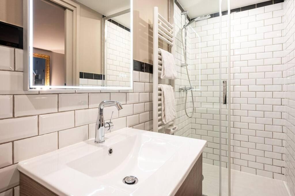 My Boudoir Apartment Paris Exterior photo